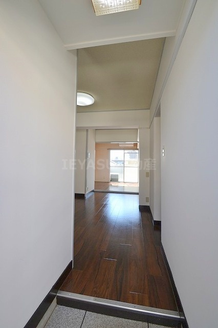 第一鳴戸ビルの玄関