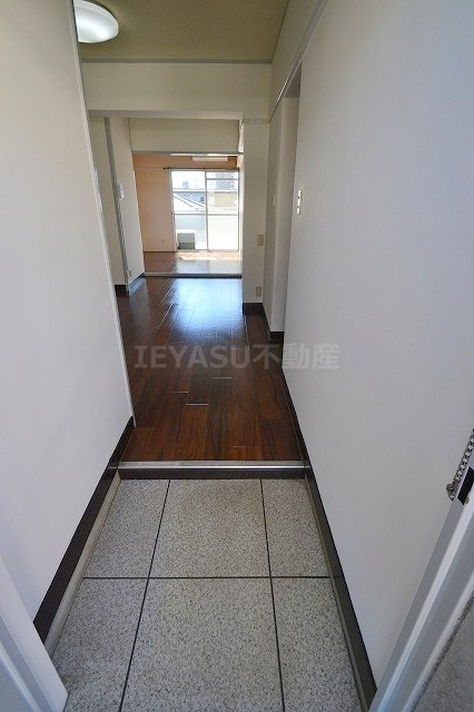 第一鳴戸ビルの玄関