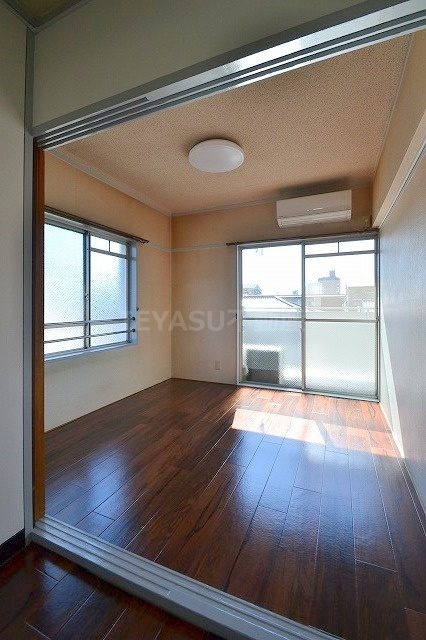 第一鳴戸ビルの居間・リビング