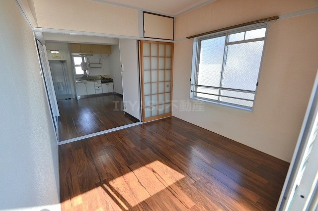 第一鳴戸ビルの居間・リビング