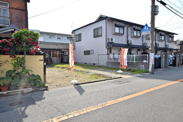 伊丹市春日丘3丁目新築一戸建て│3LDK+駐車駐輪可の外観|LDK階い水廻りが集約された使いやすい間取りの3LDK×幼保・小・中学校徒歩10分以内の子育てにも優しい環境です。皆様からのご連絡を心よりお待ちしております。