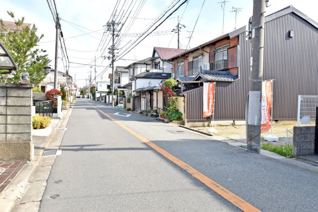 伊丹市春日丘3丁目新築一戸建て│3LDK+駐車駐輪可の前面道路含む現地写真|前面道路は東側公道6.2ｍです。