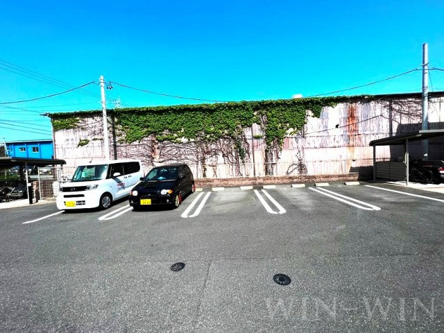 アン・シャレ Aの駐車場