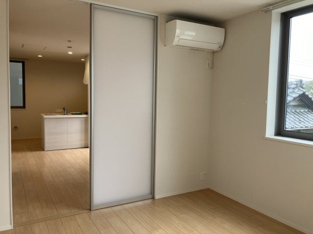 【洋室】 | la casa dolce 雪谷 | スライド扉で使いやすいですよ♪