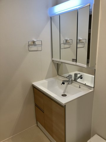 【独立洗面台】 | la casa dolce 雪谷 | 重宝する3面鏡タイプ！