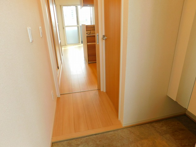 【玄関】 | レジデンス朝日町　A棟 | ※同建物同型別のお部屋