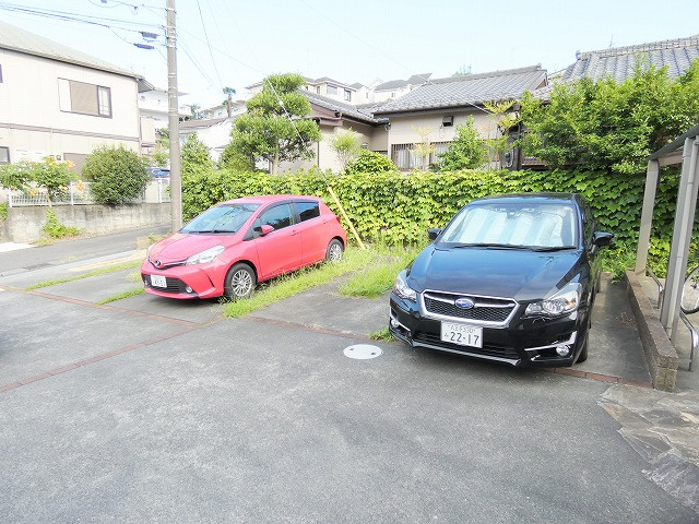 フラットパーシモの駐車場