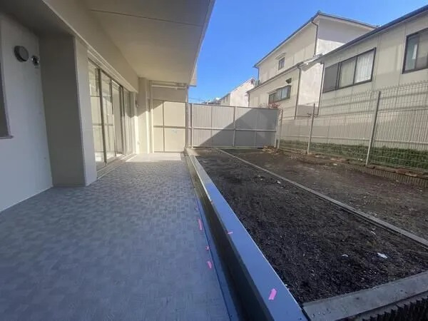 【庭】 | エルグレース・ジオ六甲 | たまにはお庭で休日を過ごしてみるのもよいかもしれません