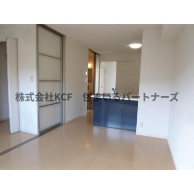 【居間・リビング】 | ロイヤル・レセンテA棟 | 使いやすいリビングです