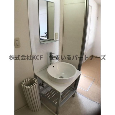 【独立洗面台】 | ロイヤル・レセンテA棟 | 独立洗面台、朝の身支度には欠かせません