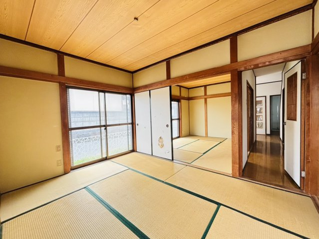 岸和田市神須屋町　中古戸建の和室|日当たり、風通しの良い２階角の和室◎収納も充実◎洋室にも変更可能です◎