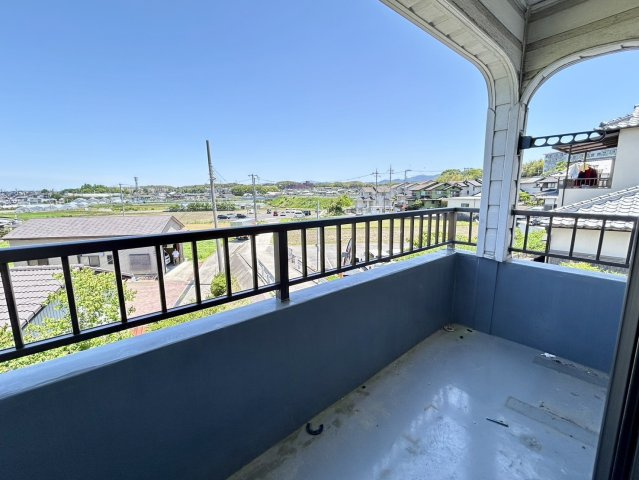 岸和田市神須屋町　中古戸建の内装|フローリングを木目調に白を基調にした内装◎