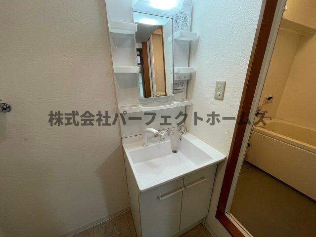 香里日光ハイツの独立洗面台|独立洗面台あり、毎朝おしゃれに忙しい女性の方におすすめです