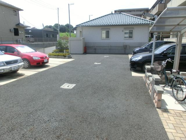 ラヴィエールの駐車場