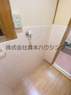 【設備】 | 　辻本ハイツ | 室内洗濯機置き場です