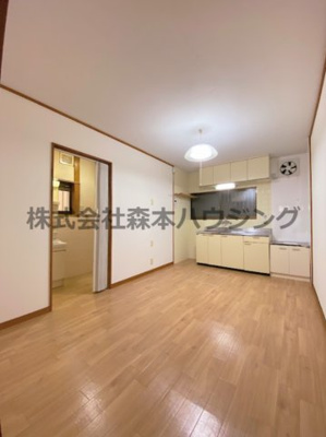 【居間・リビング】 | 　辻本ハイツ | ゆったりとした居間です