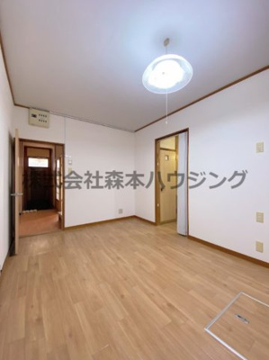 【居間・リビング】 | 　辻本ハイツ | こちらの居間で趣味の時間をお楽しみください