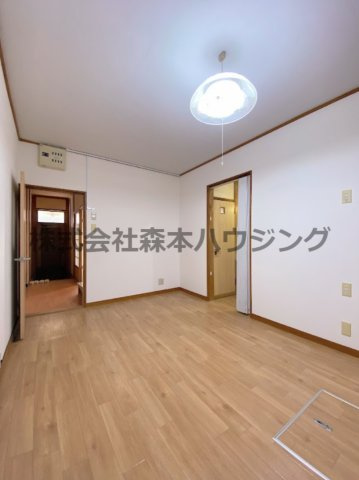【居間・リビング】 | 　辻本ハイツ | こちらの居間で趣味の時間をお楽しみください