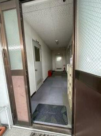 草津市矢橋町の店舗事務所の玄関|玄関です