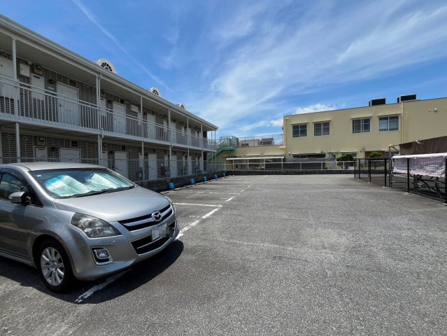 パークプラザB棟の駐車場