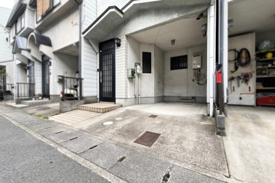 【駐車場】 | 南区久世上久世町　中古戸建 | 〈こちらの物件〉に興味がある方はお気軽にお問い合わせ下さい！月々のお支払い希望額からお客様が購入可能な物件の価格をシミュレーション致します(*´▽｀*)