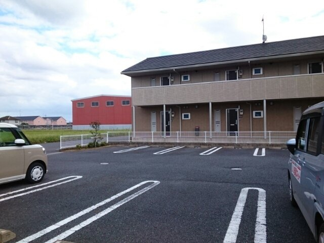 アヴニールＢの駐車場|車をお持ちの方に嬉しい駐車場付きの物件です