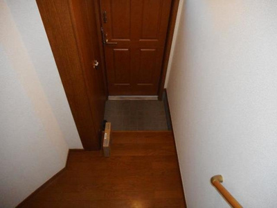 【玄関】 | グレイスⅠ | 収納もある玄関です