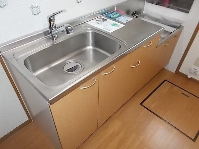 エスペランスⅠのキッチン|コンパクトなキッチンで掃除もラクラク