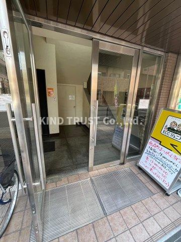 西栄ビルのエントランス|建物の内部です