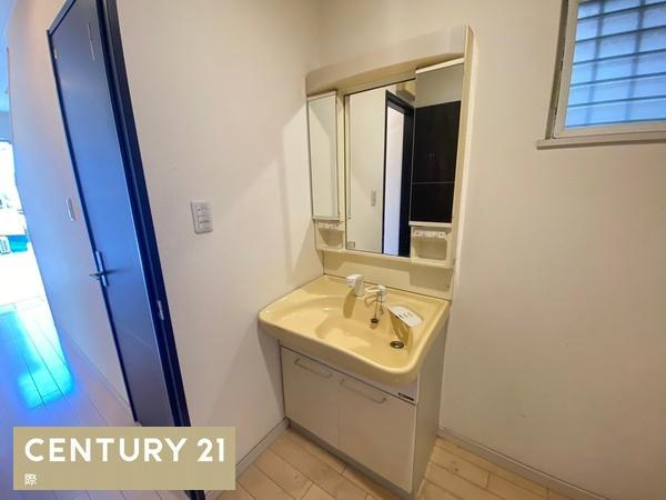 泉大津市板原町5丁目　中古戸建の独立洗面台