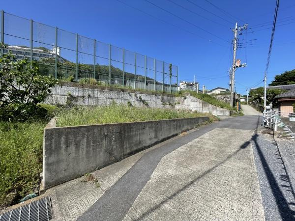 【前面道路含む現地写真】