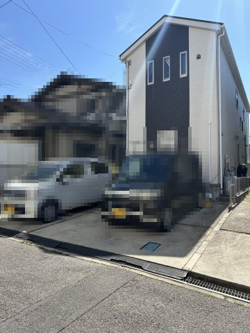 碧南市堀方町二丁目　中古住宅の前面道路含む現地写真