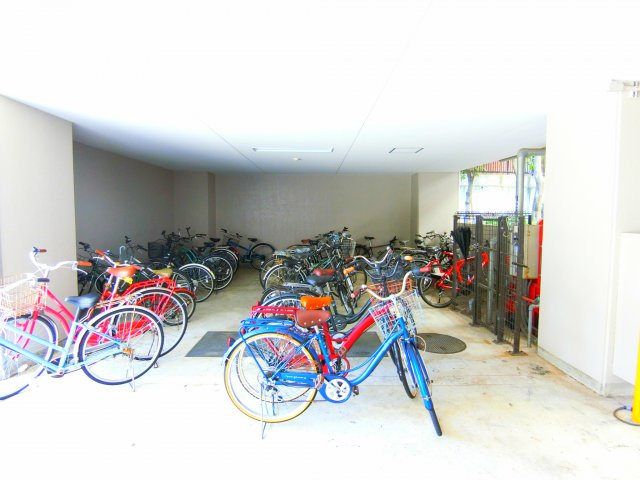 ひまわりコーポの駐車場