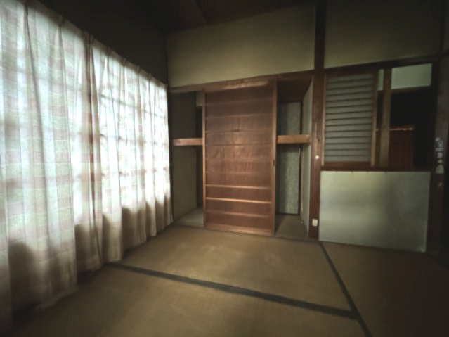 高知市新田町の和室|玄関から奥に入って左手（東側）の　帖和室