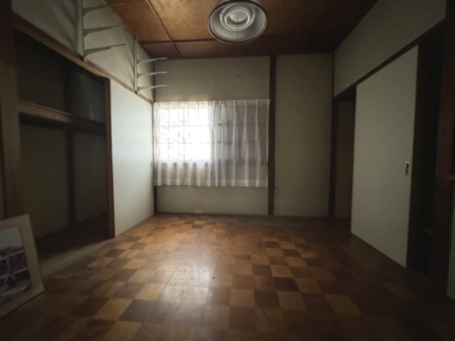 高知市新田町の洋室|玄関から奥に入って右手（西側）の　帖洋室