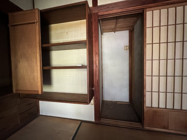 高知市新田町の収納|　帖和室の収納。仏間として利用できるスペースもあります。