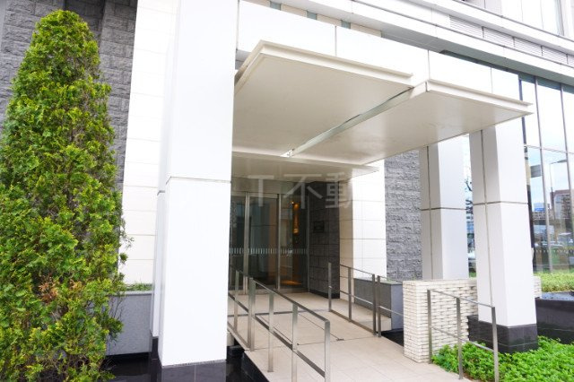 ブランズタワー南堀江のエントランス