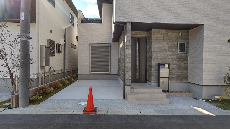 【価格変更！】ストークガーデン箕面半町　新築戸建２号地の駐車場