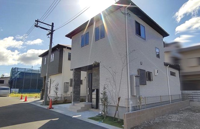 【価格変更！】ストークガーデン箕面半町　新築戸建２号地の前面道路含む現地写真