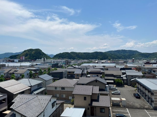 ロアール社南の展望|バルコニーからの眺望。山が綺麗に望めます。