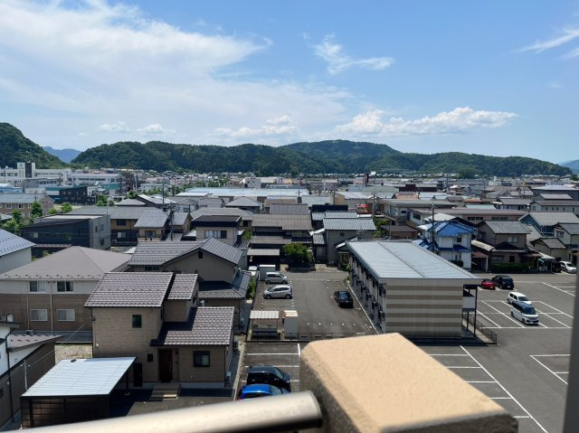 ロアール社南の展望|バルコニーからの眺望。山が綺麗に望めます。