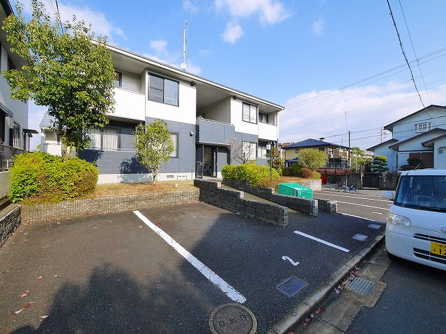 エルモンテ桜ヶ丘の駐車場