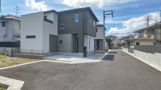 【価格変更！】ストークガーデン箕面半町　新築戸建３号地の前面道路含む現地写真