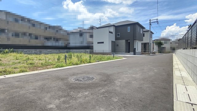 【価格変更！】ストークガーデン箕面半町　新築戸建３号地の前面道路含む現地写真