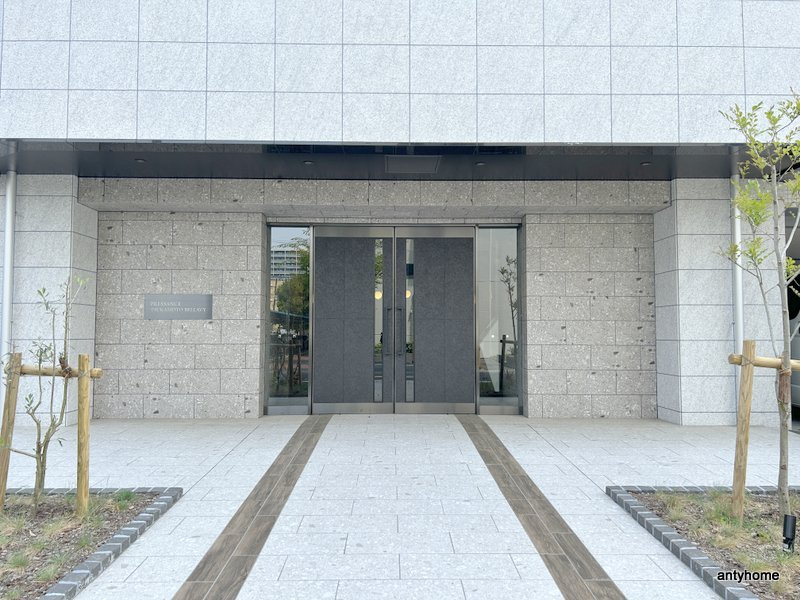 プレサンス塚本ベラビィ　仲介手数料無料のエントランス