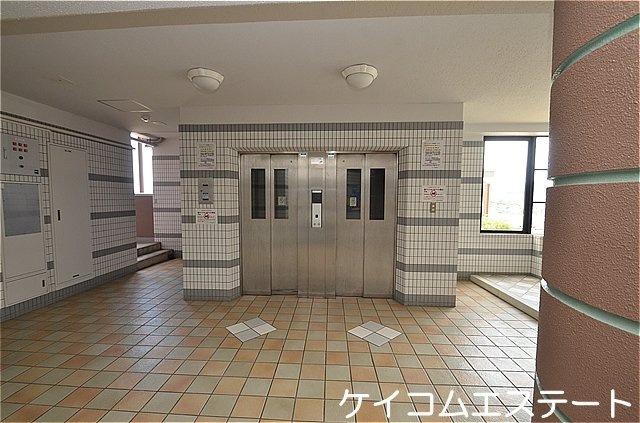 エクレール若葉台のその他共用部分|エレベーター2基あります。