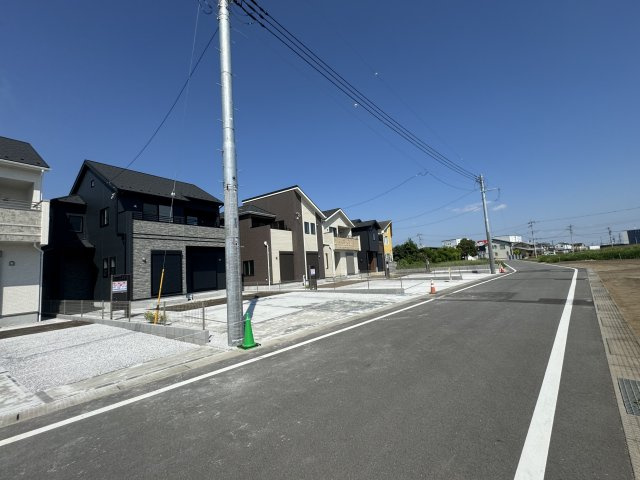 新築　高崎市下之城町　Blooming　Garden　2号棟の前面道路含む現地写真|現地写真　南側接道幅員約6ｍ　
