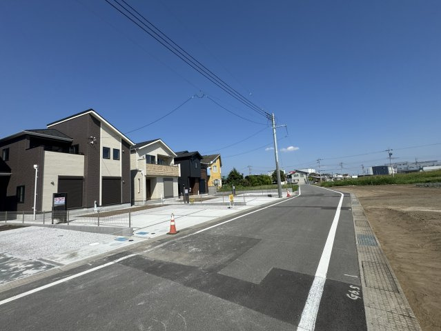 新築　高崎市下之城町　Blooming　Garden　3号棟の前面道路含む現地写真|現地写真　南側接道幅員約6ｍ　
