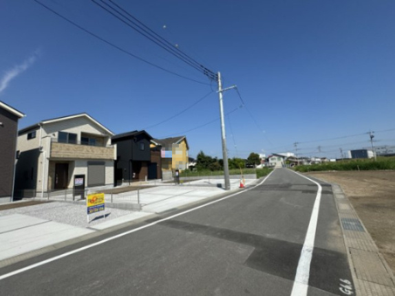 新築　高崎市下之城町　Blooming　Garden　4号棟の前面道路含む現地写真|現地写真　南側接道幅員約6ｍ　
