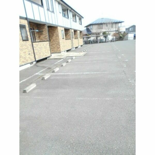 ガーデンプレイスA棟の駐車場